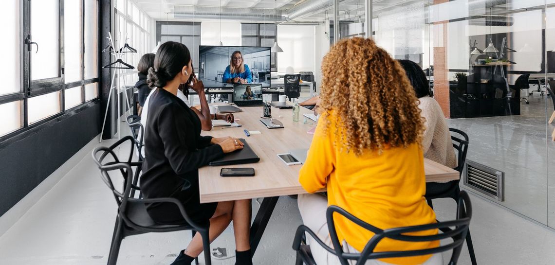 Geschäftsmeeting mit Videocall