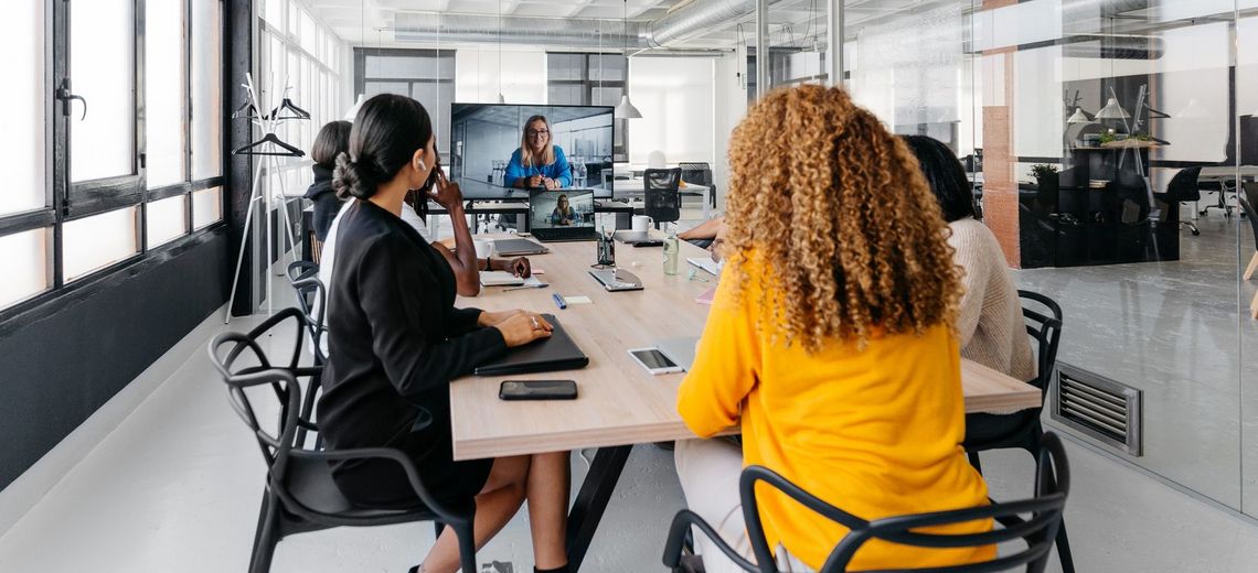 Geschäftsmeeting mit Videocall