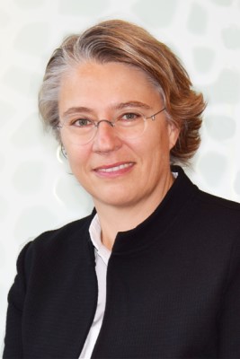 Portraitfoto von Pressesprecherin Silvia Schick 